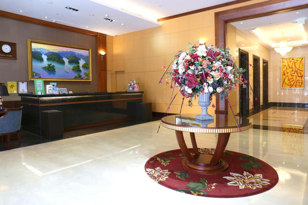 Fushin Hotel - Tainan Bagian luar foto