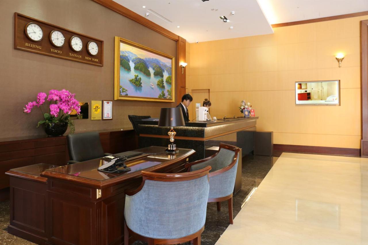 Fushin Hotel - Tainan Bagian luar foto
