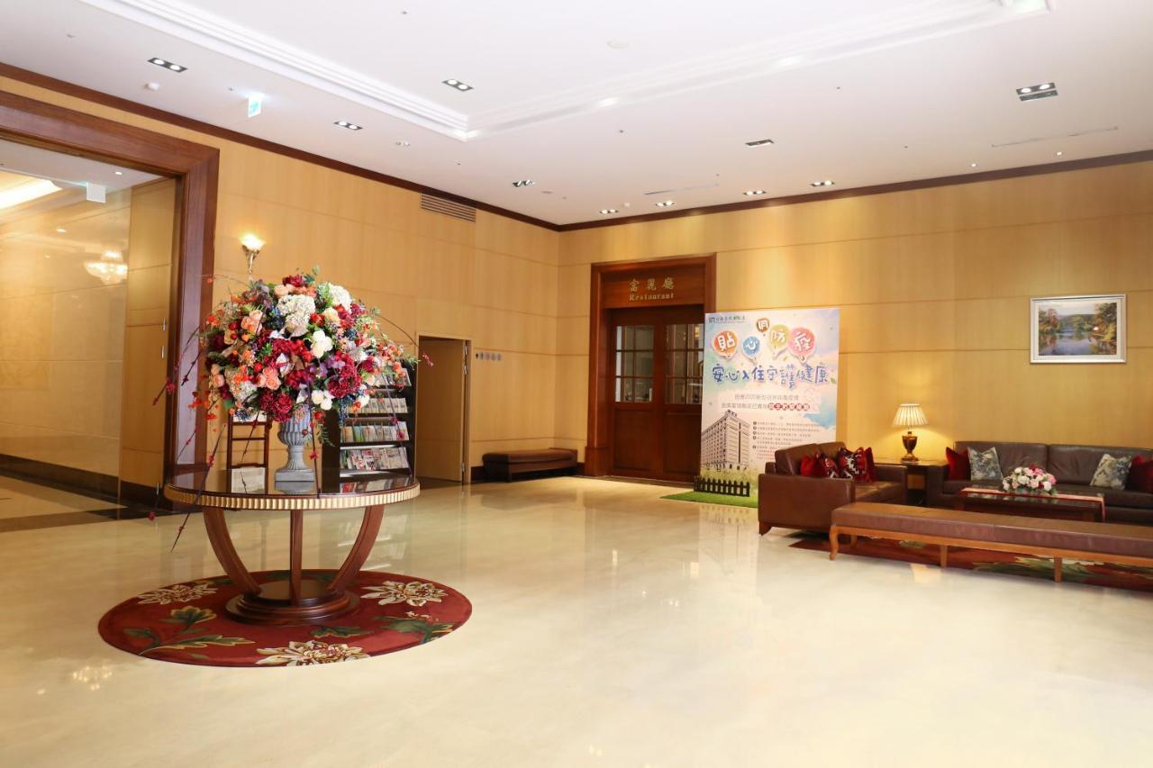 Fushin Hotel - Tainan Bagian luar foto