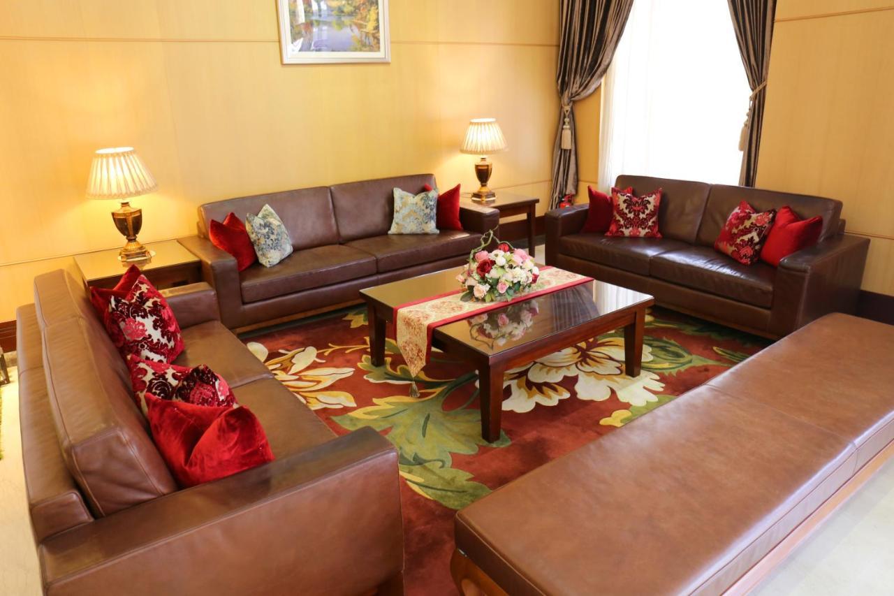 Fushin Hotel - Tainan Bagian luar foto