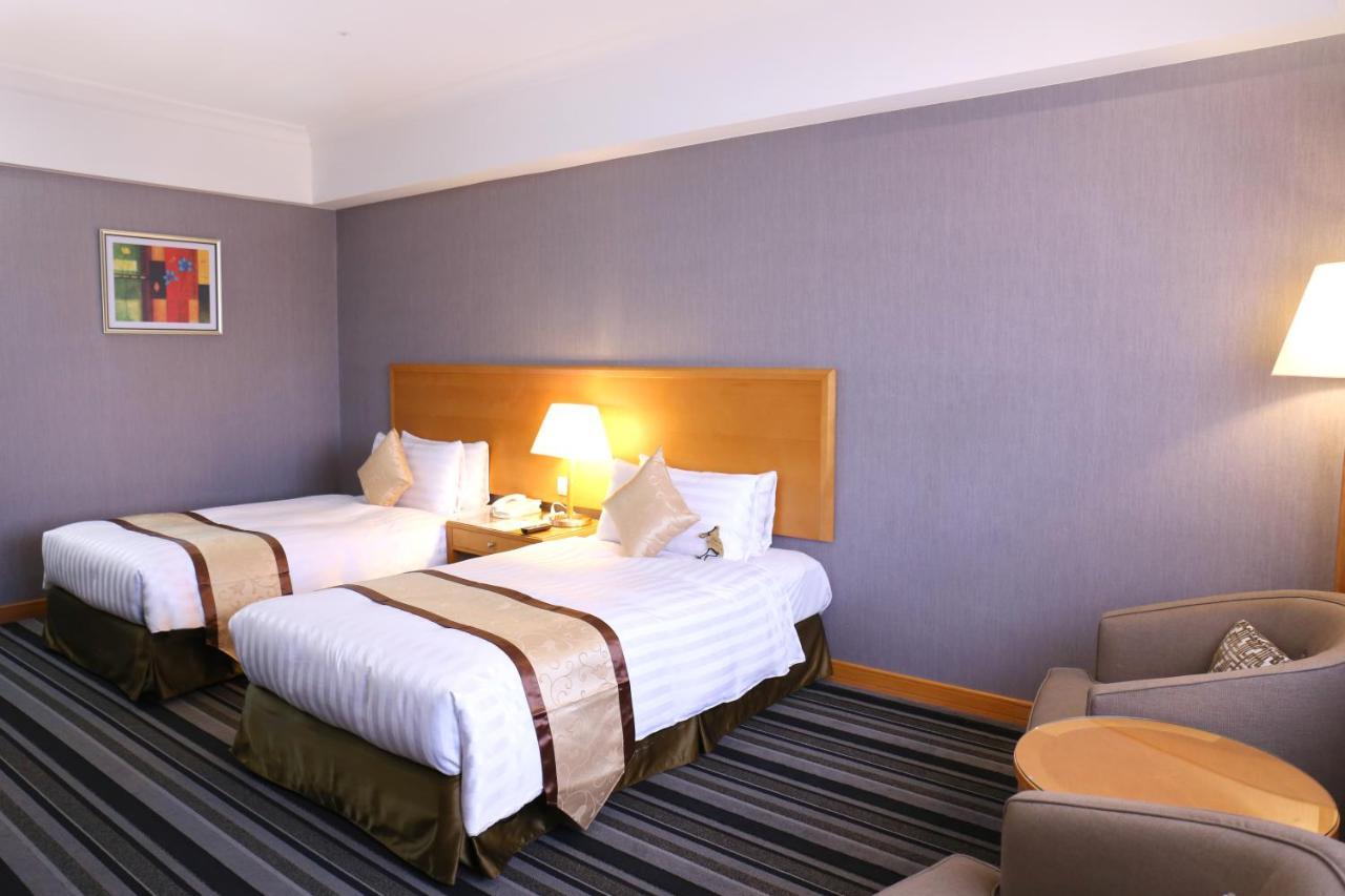 Fushin Hotel - Tainan Bagian luar foto