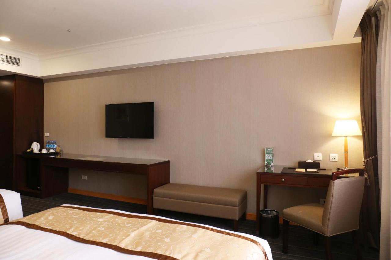 Fushin Hotel - Tainan Bagian luar foto