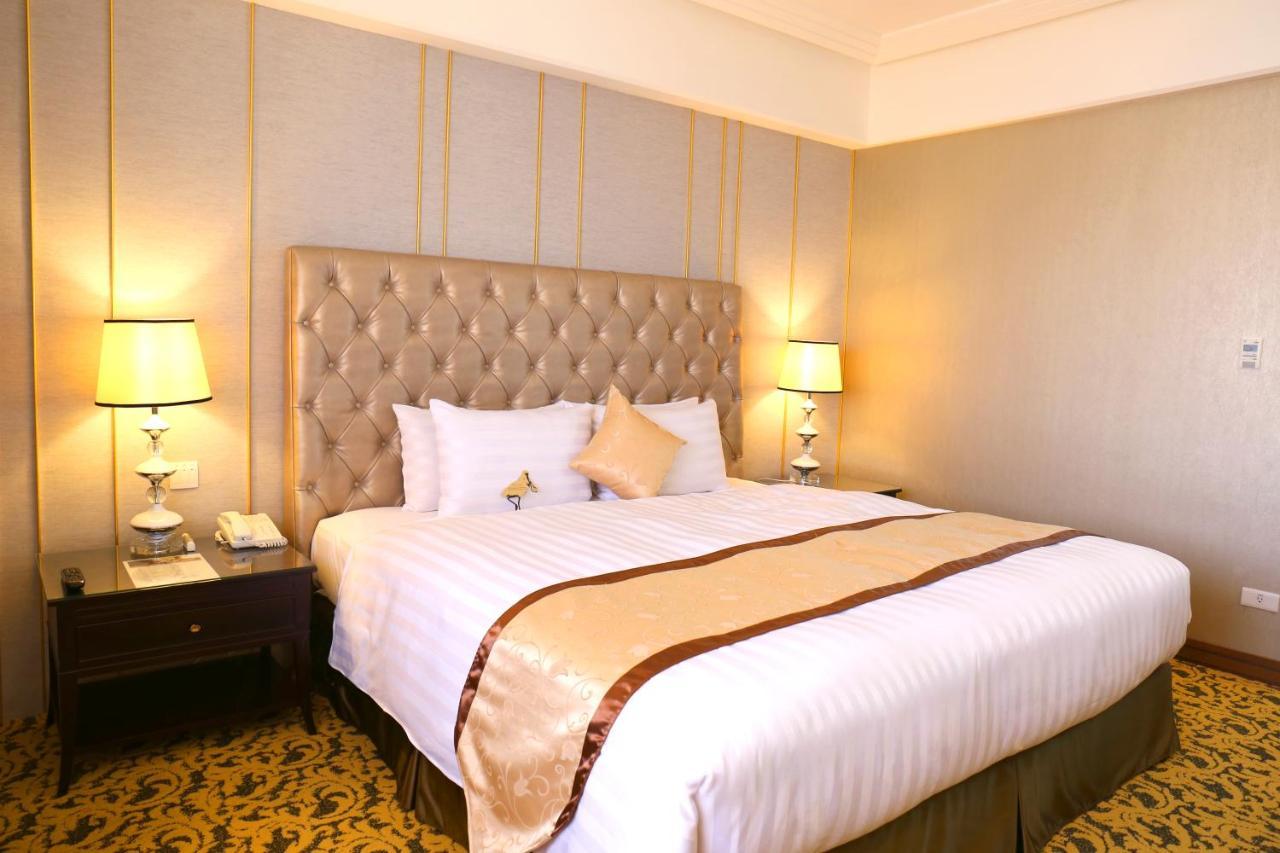 Fushin Hotel - Tainan Bagian luar foto