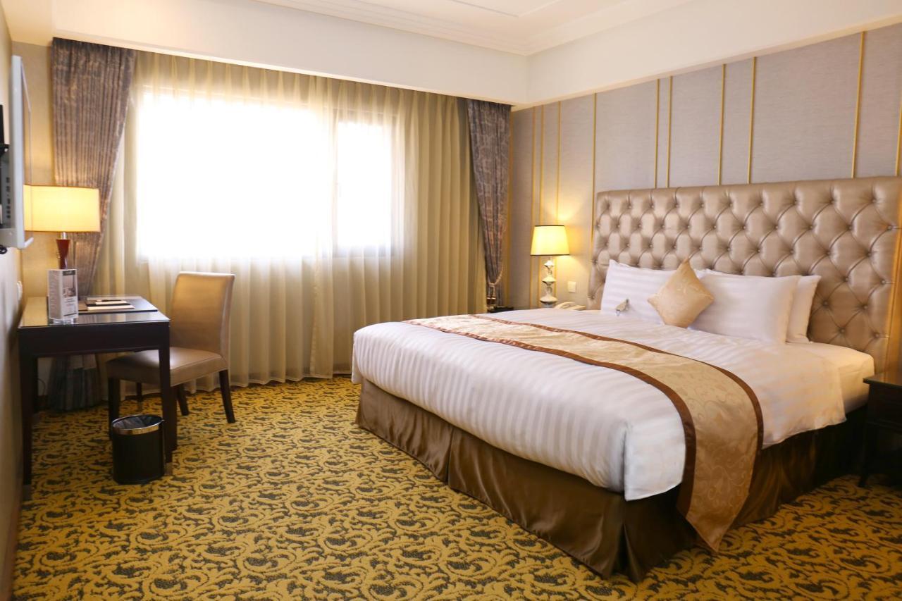 Fushin Hotel - Tainan Bagian luar foto