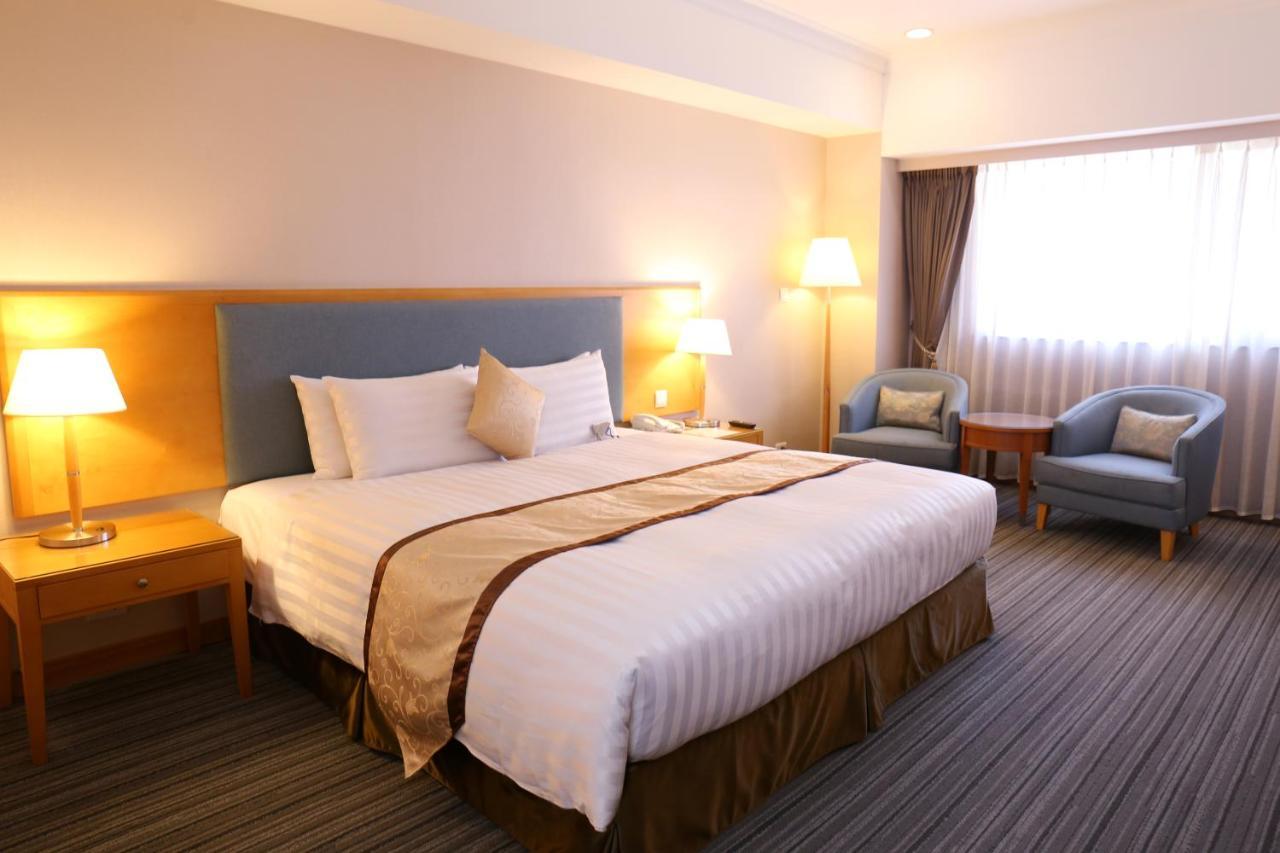 Fushin Hotel - Tainan Bagian luar foto