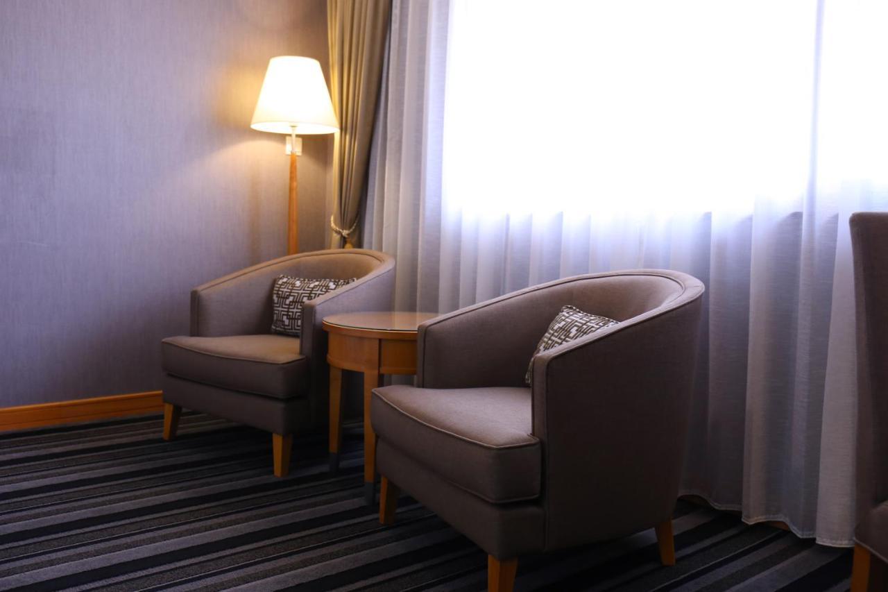 Fushin Hotel - Tainan Bagian luar foto