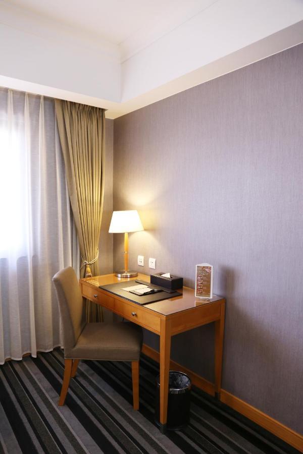 Fushin Hotel - Tainan Bagian luar foto