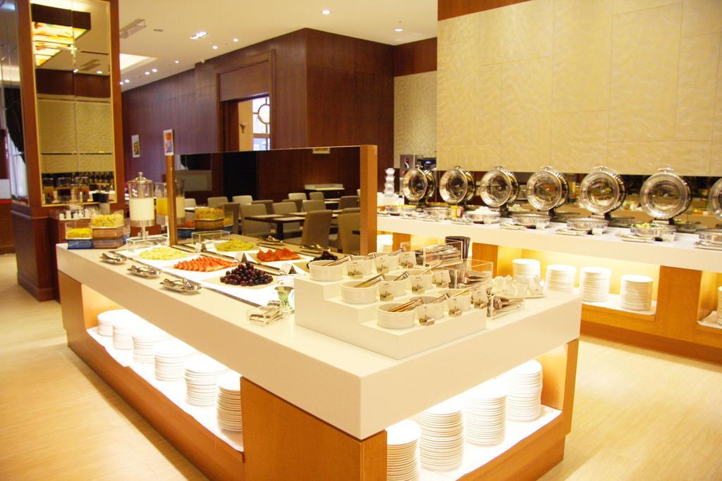 Fushin Hotel - Tainan Bagian luar foto