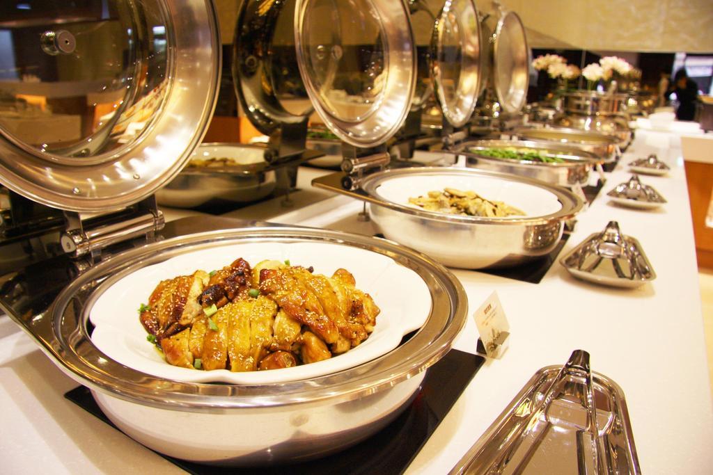 Fushin Hotel - Tainan Bagian luar foto