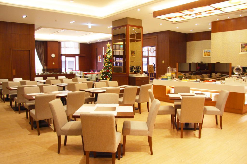 Fushin Hotel - Tainan Bagian luar foto