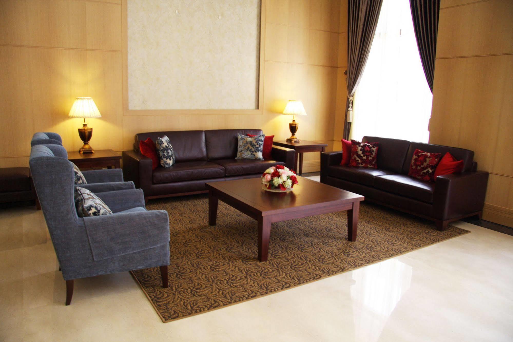 Fushin Hotel - Tainan Bagian luar foto