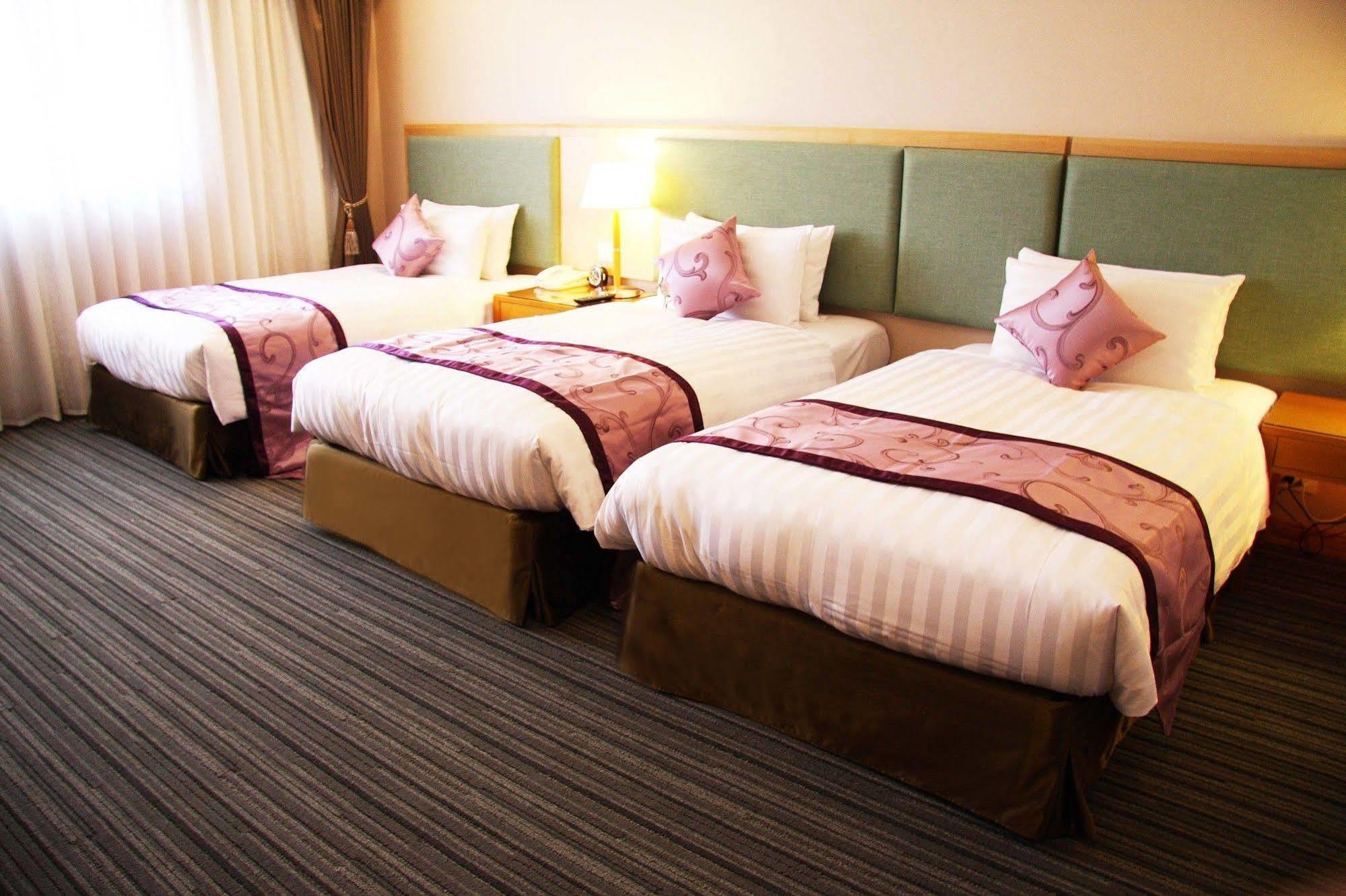 Fushin Hotel - Tainan Bagian luar foto
